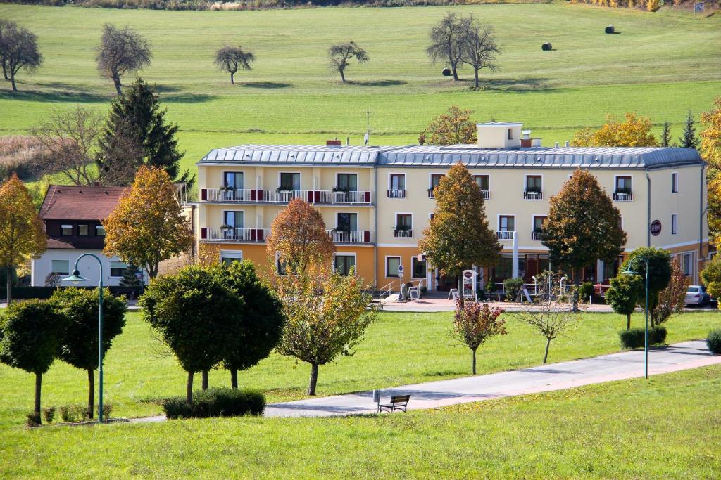 Simon - Hotel & Cafe Bad Tatzmannsdorf Exterior foto